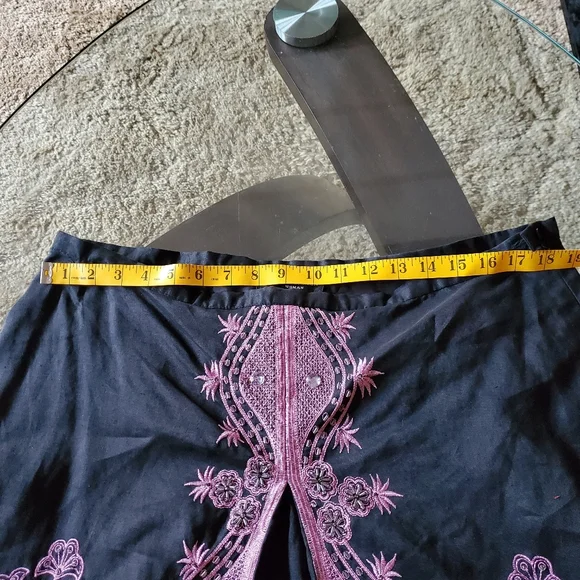 Anne‎ Carson Black Linen  Skirt Pink Embroidery EUC size 18 - Picture 5 of 8
